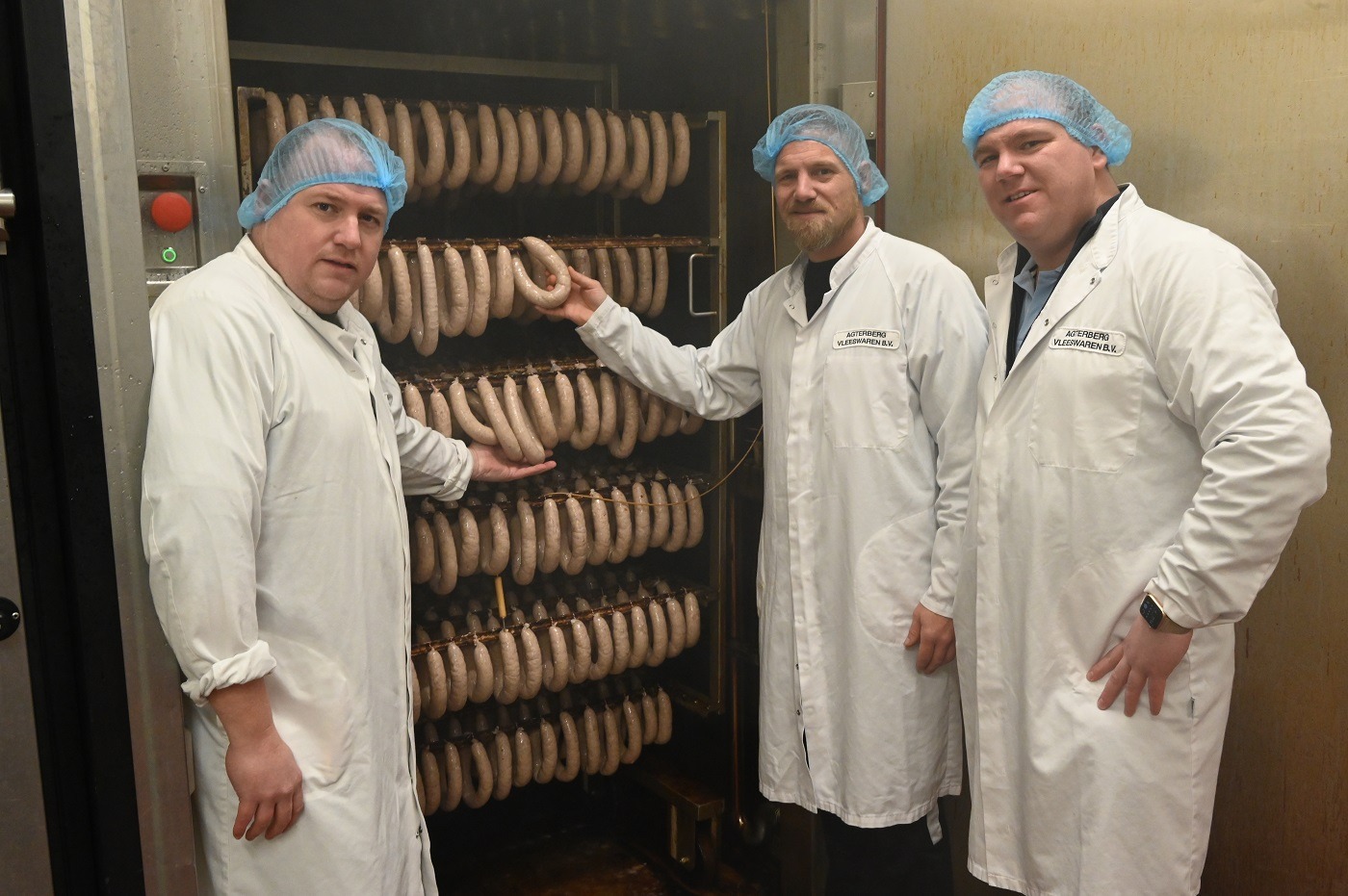 Roy, Nick en Dave Louman van Agterberg Vleeswaren in de productie